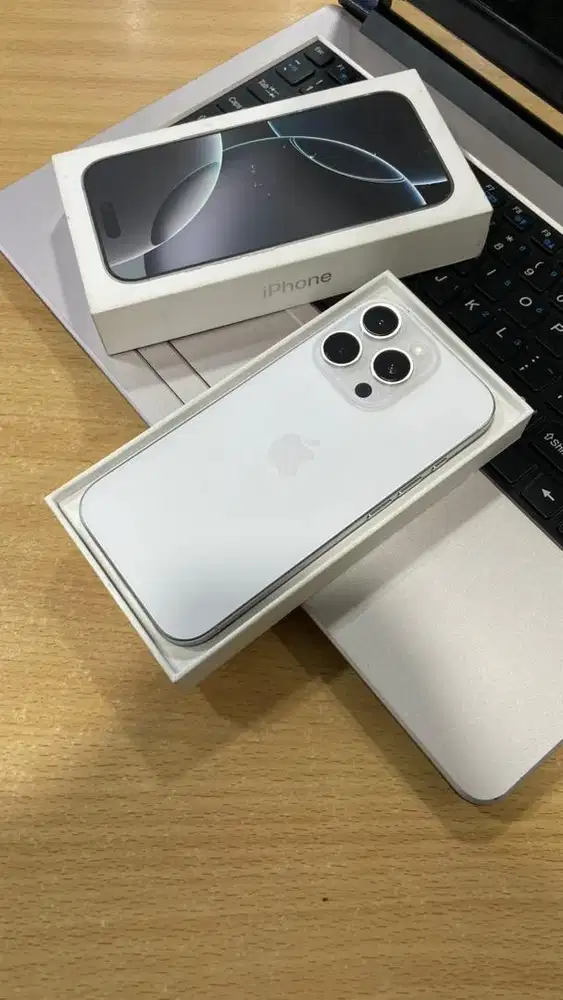 iPhone 16 Pro 256 gb iBox bh 98% garansi aktif sampai April 2026