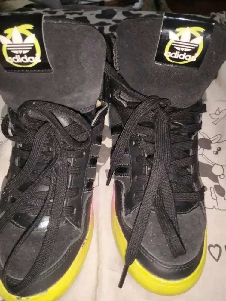 Jual cepet aja sepatu second 3 pasang