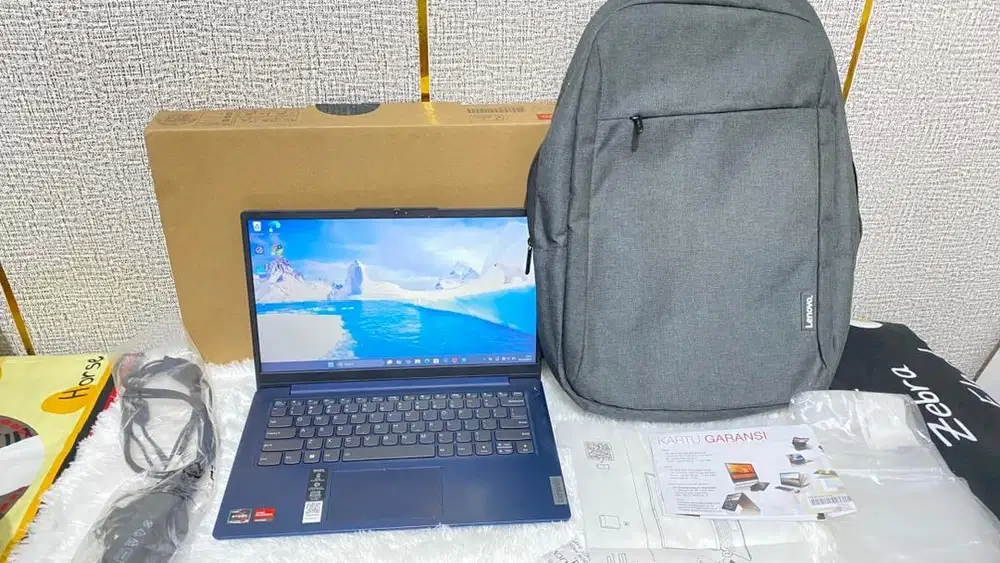 Laptop Lenovo Ideapad (Tipis) AMD Ryzen 3 7000 series.