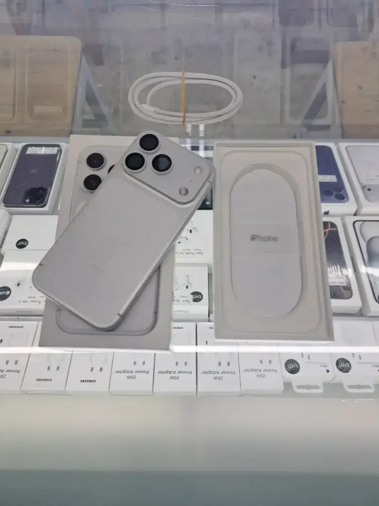 Second IPhone 17 Pro 256GB Silver Resmi Mulus Like New Fullset Nego