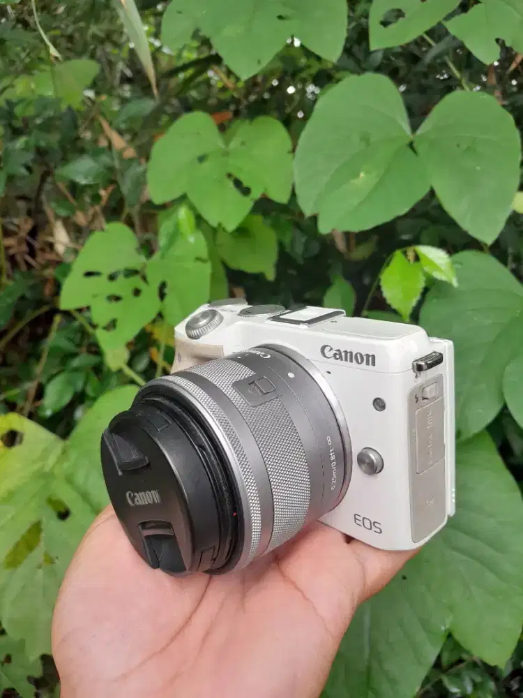 Kamera canon eos m3 lensa kit