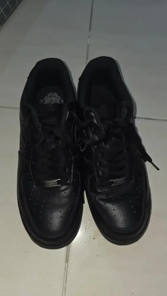 Sepatu sneakers laki laki nike air force 1 full black hitam size 43