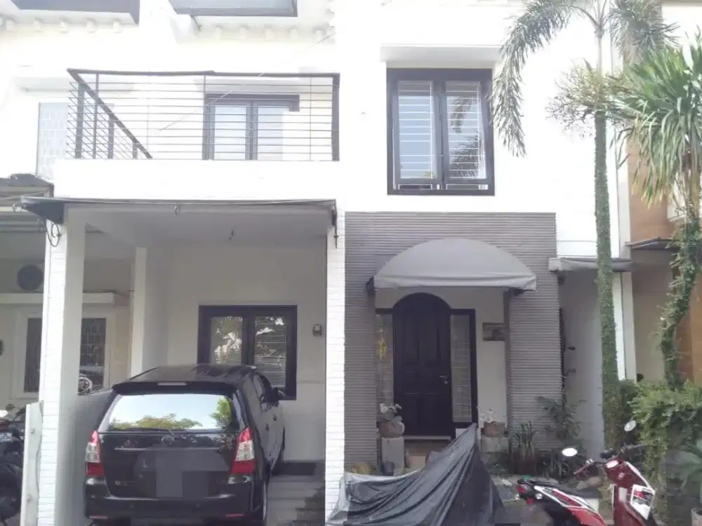 Rumah Siap Huni, 2,5 lantai di Griya Kebraon Maharaja Village dalam Cluster One Gate