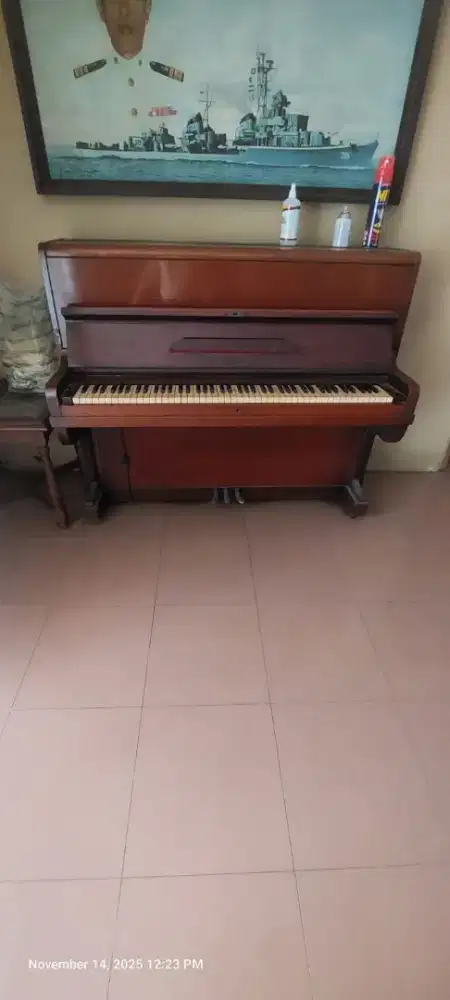 Alat musik Piano merk Hoffmann and Kuhne