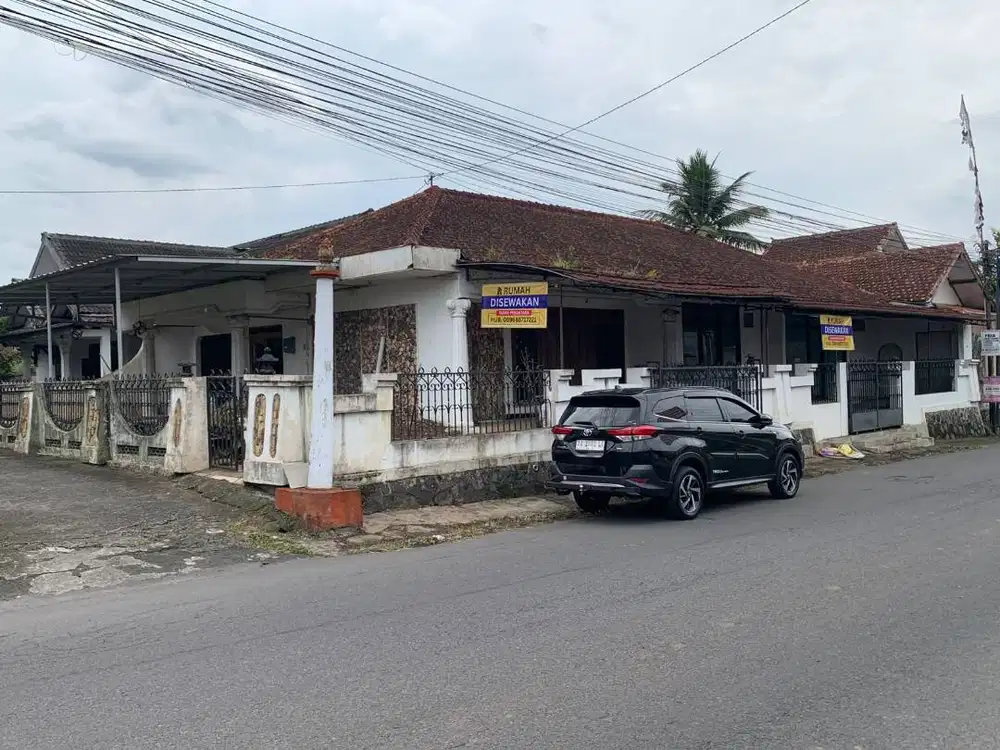 DIKONTRAKAN RUMAH STRATEGIS TEPI JALAN PAKELAN MAGELANG
