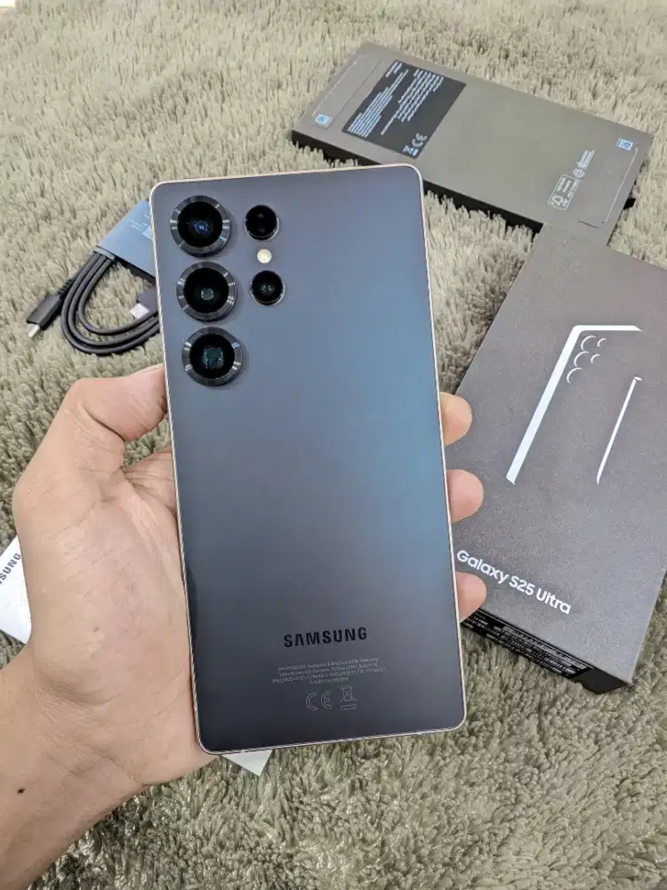 Samsung S25 Ultra 12/256 Beacukai Fullset Mulus Pemakaian singkat