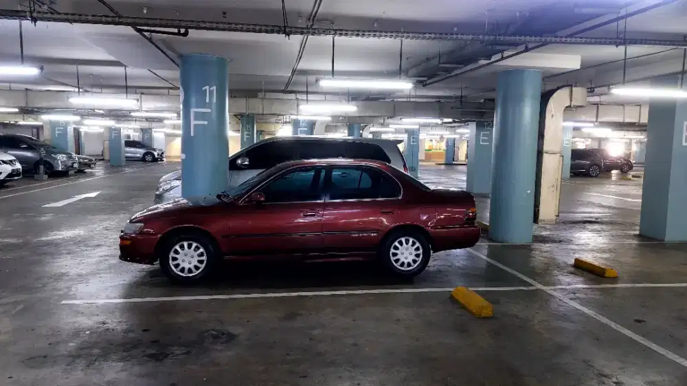 Toyota great corollaSE 1.6 Merah maroon