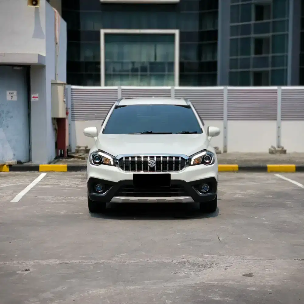 Suzuki Scross 1.5 matic tahun 2022 putih