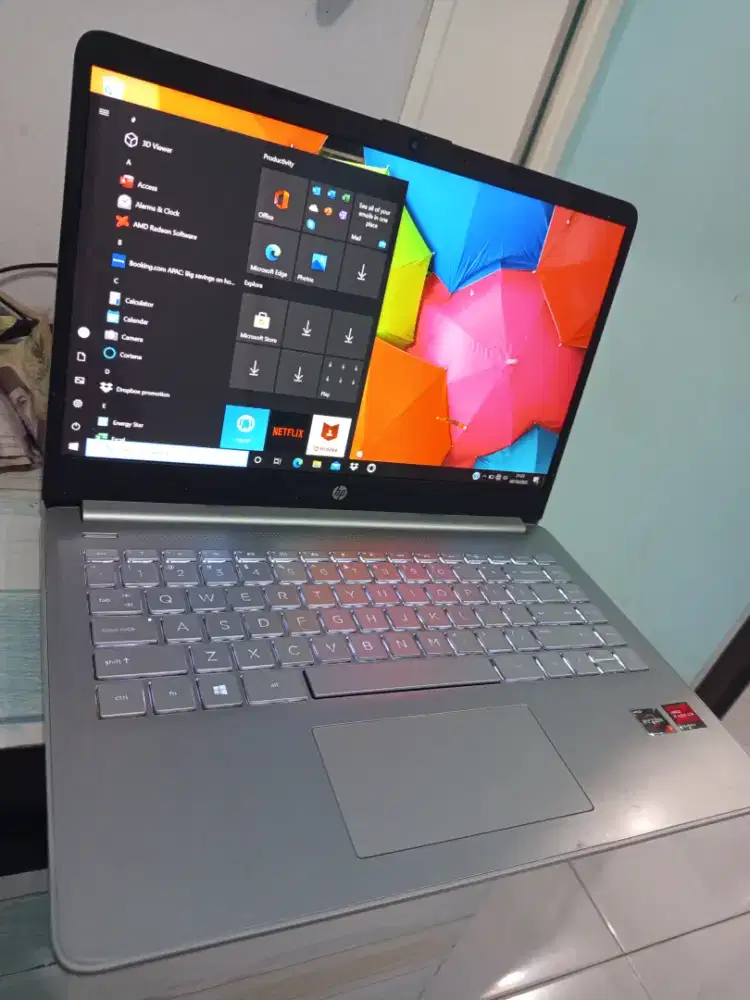 laptop HP Ryzen 3 . Ram 8gb/SSD 512gb. Body slim. Normal