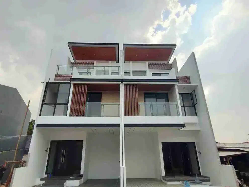 Di jual rumah baru 3 1/2 lantai lokasi strategis di jagakarsa
