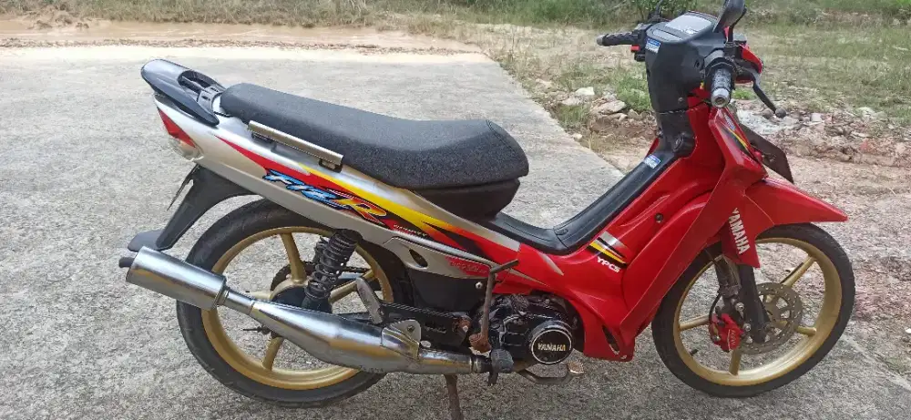 Dijual F1ZR 2003 warna merah..