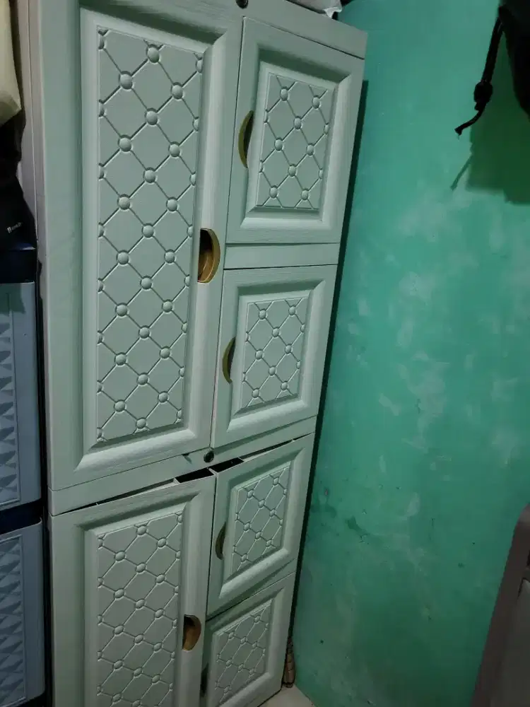 Lemari Pakaian plastik