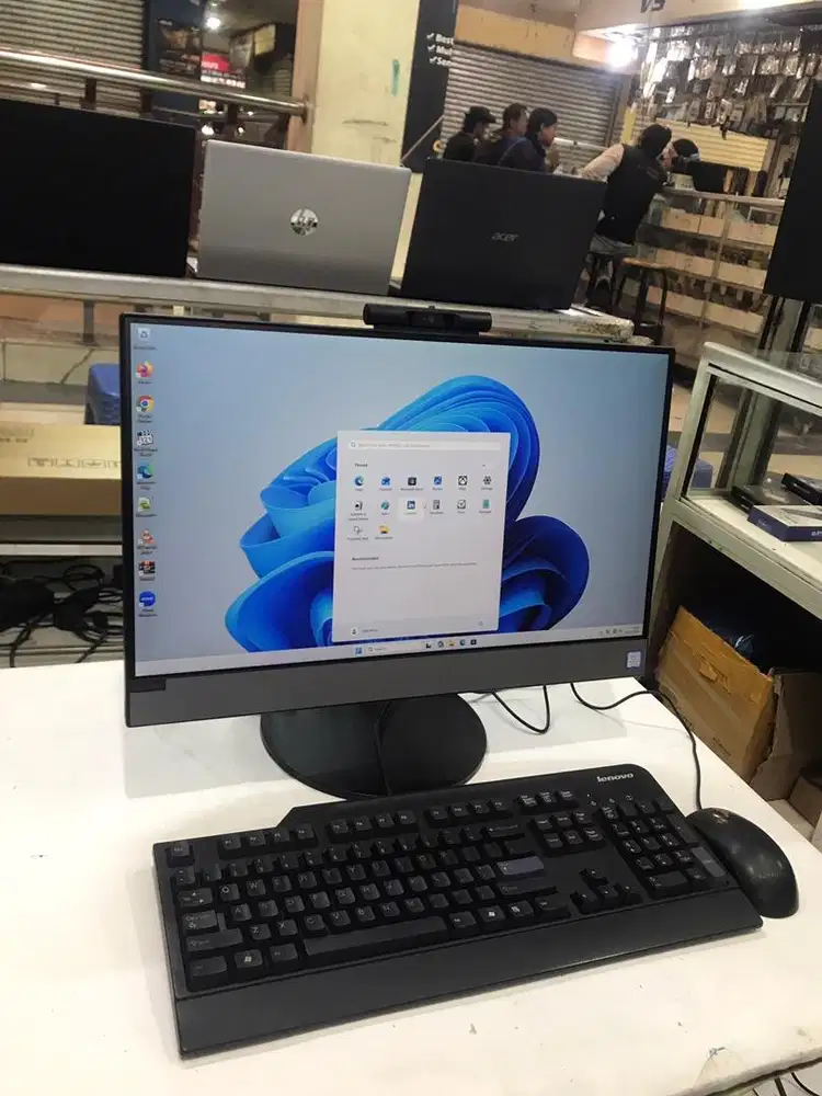 Lenovo Aio V530 i7 Gen8 8GB 1TB HDD 22 FHD mulus Normal No minus