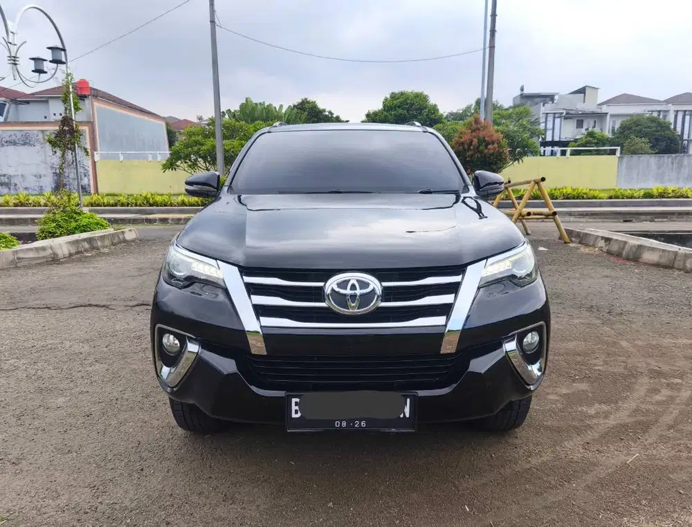 Toyota Fortuner VRZ 2.4 Diesel AT 2016 2017 hitam Pribadi