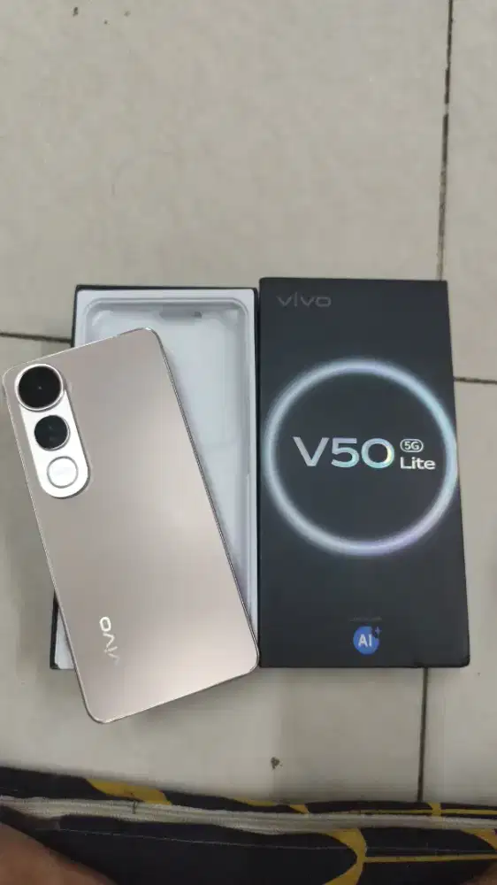 Vivo v50 lite 5g ram 8/256 fullset like new mulus