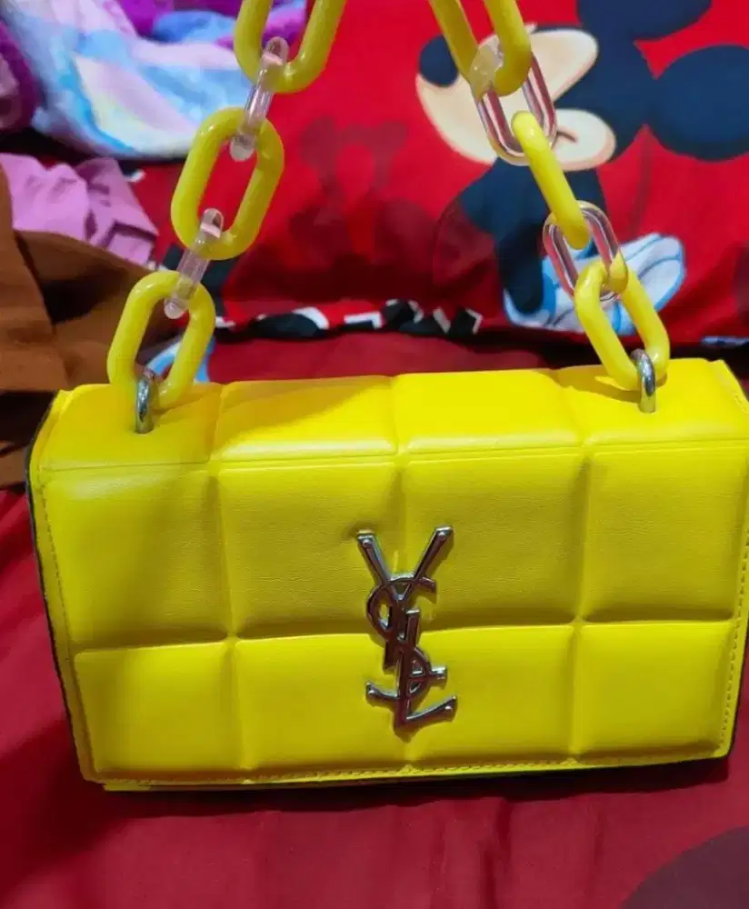 Tas kecil kuning