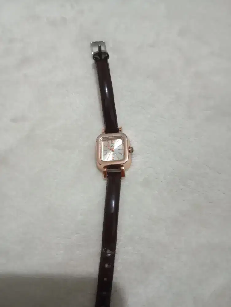 jam tangan elegan