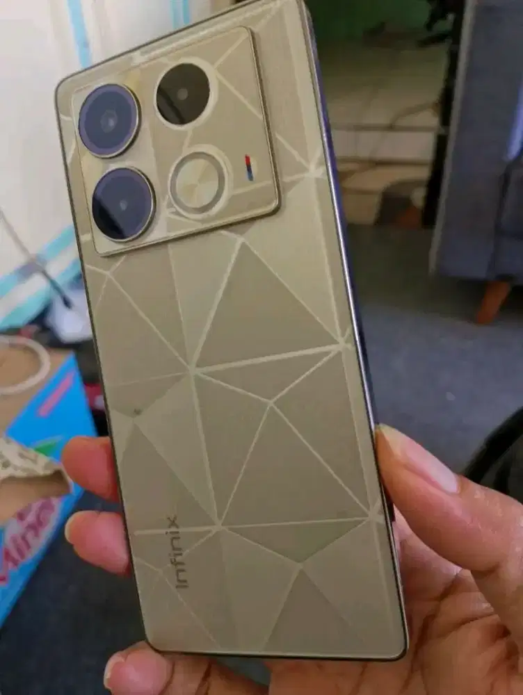 Infinix note 40 BMW series 8/256gb