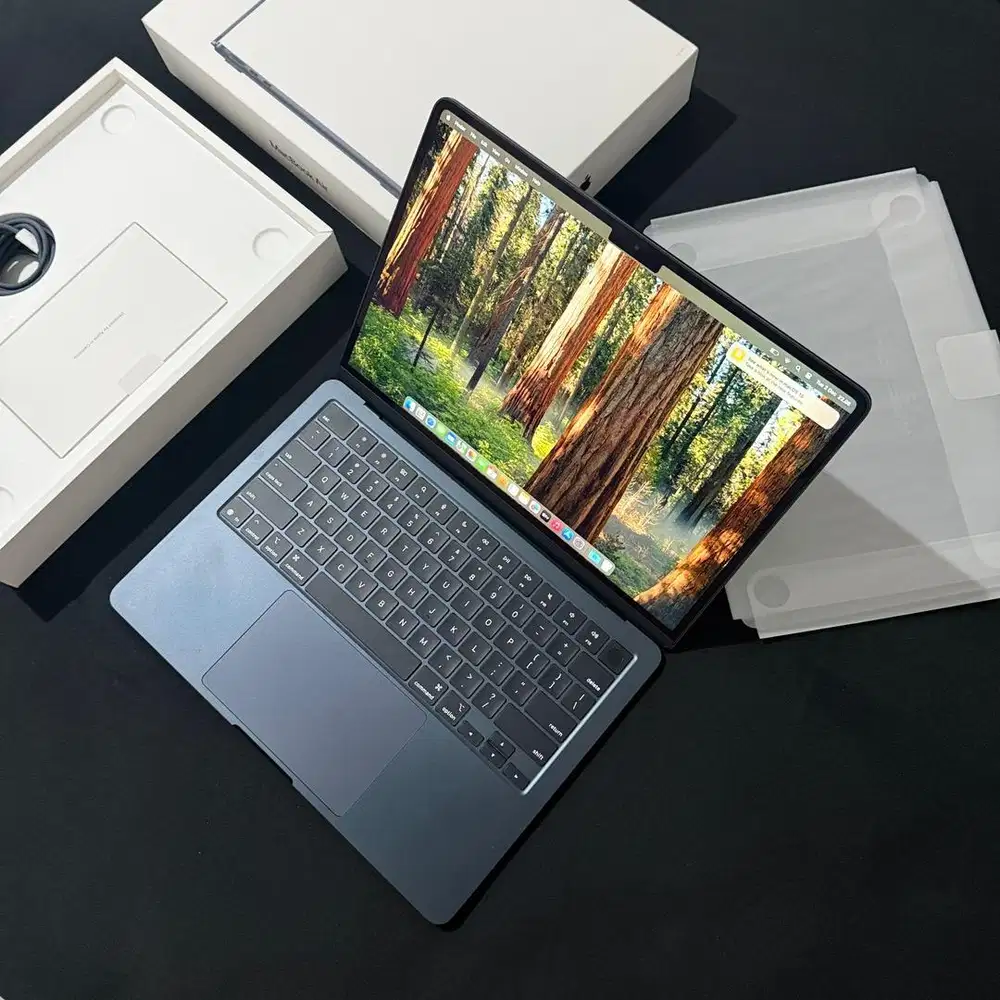 Macbook Air M4 13 inch 2025 16/256 Midnight Fullset Like New