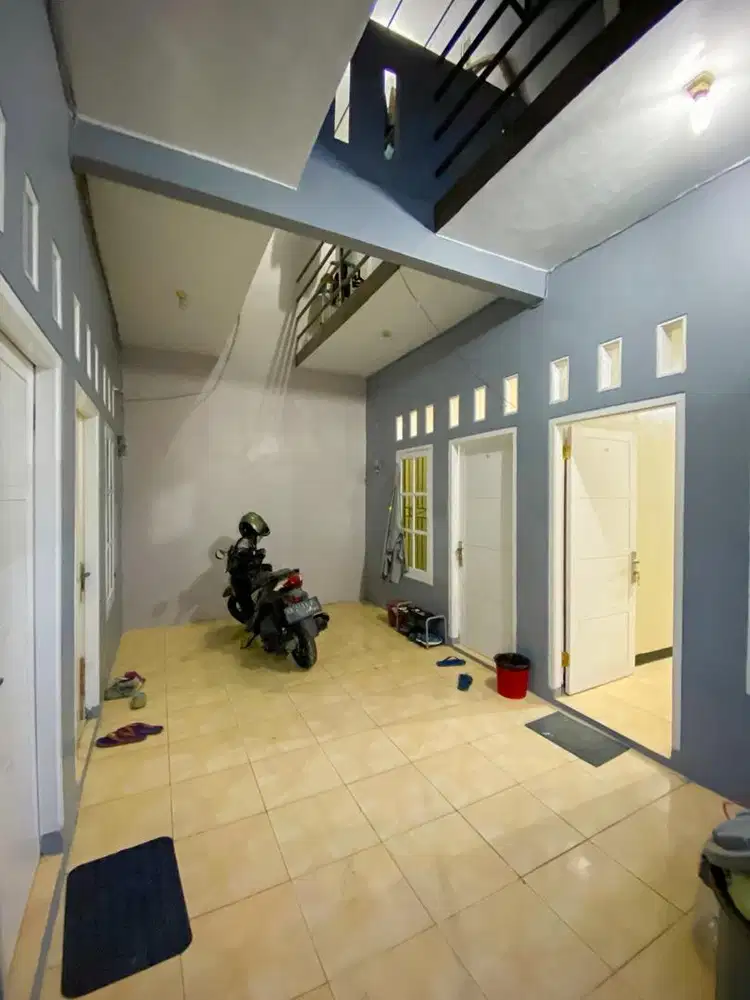 DI SEWAKAN RUMAH 2 LANTAI MURAH LOKASI STRATEGIS DI PANCORAN JAKSEL