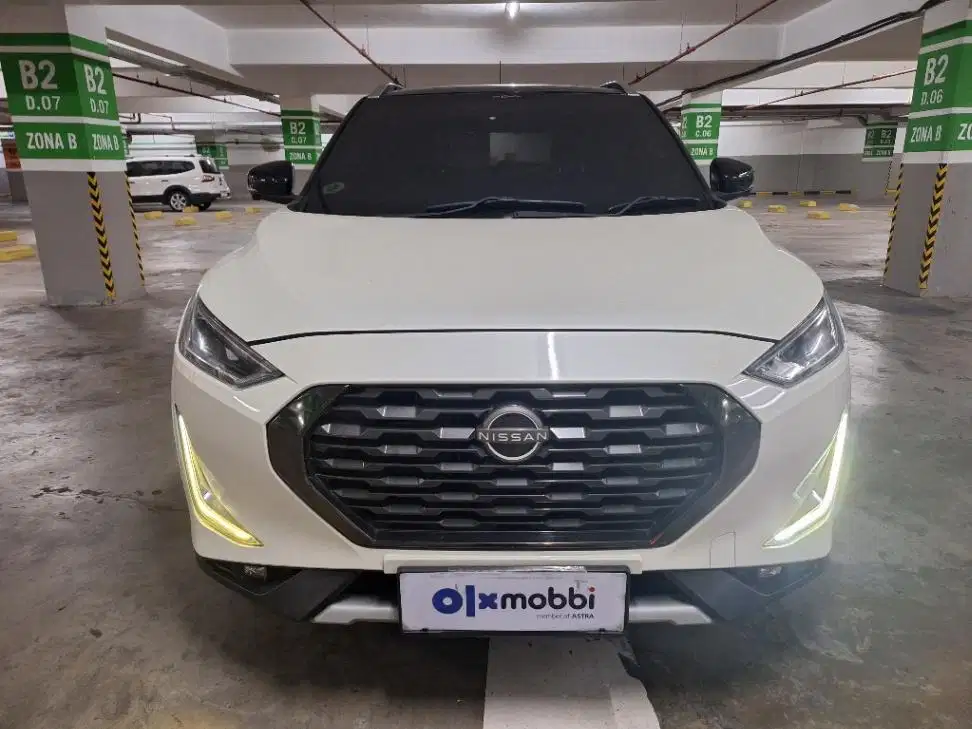 LOW DP Nissan Magnite 1.0 Premium Bensin-MT 2022 PZW
