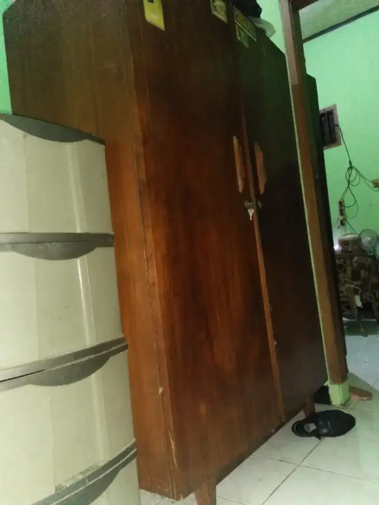 Lemari antik kokoh kayu jati