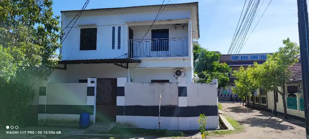 Rumah 2 lantai siap huni lingkungan aman dan hidup