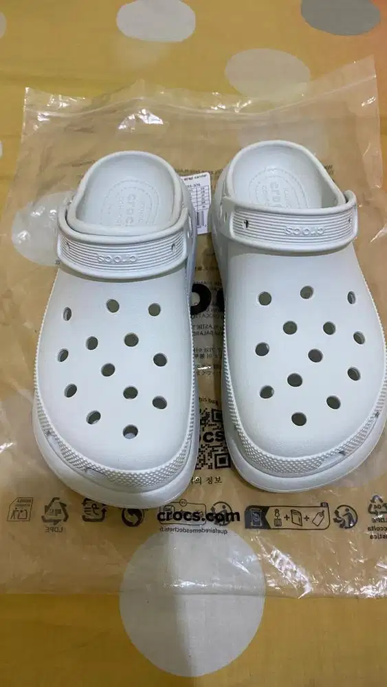 For sell: crocs clog crush colour white bone