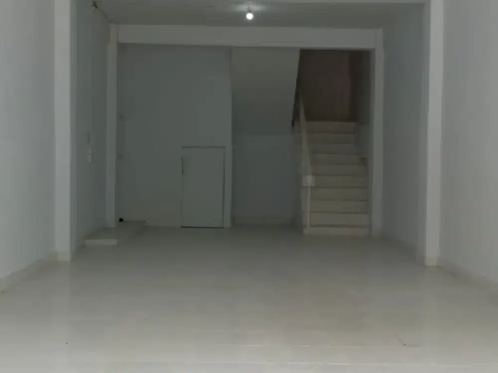 Ruko Teluk Gong pinggir jalan raya, rapi murah