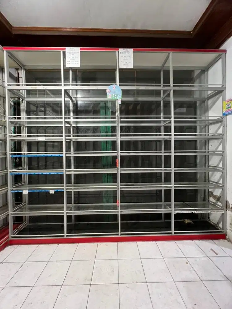 Rak swalayan  kaca aluminium