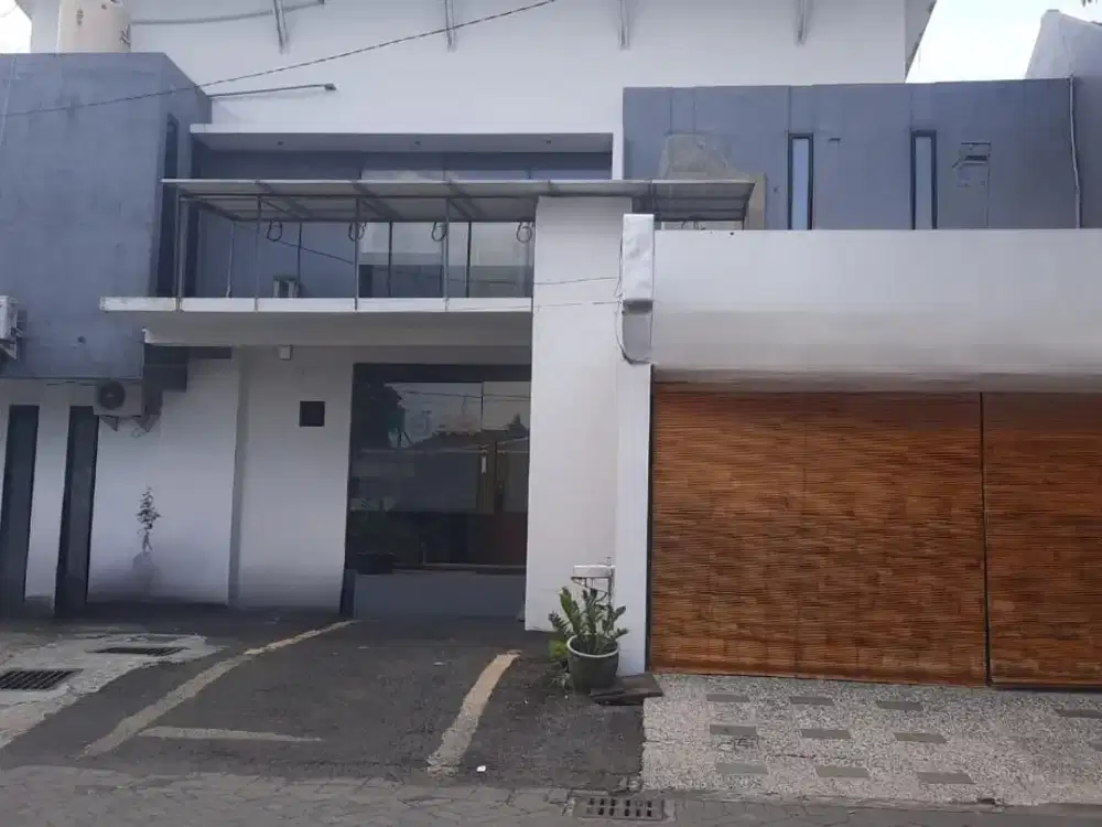 Rumah di Jual di Gayungsari Timur 20 meter dari Jalan Utama Cocok Untuk Kantor