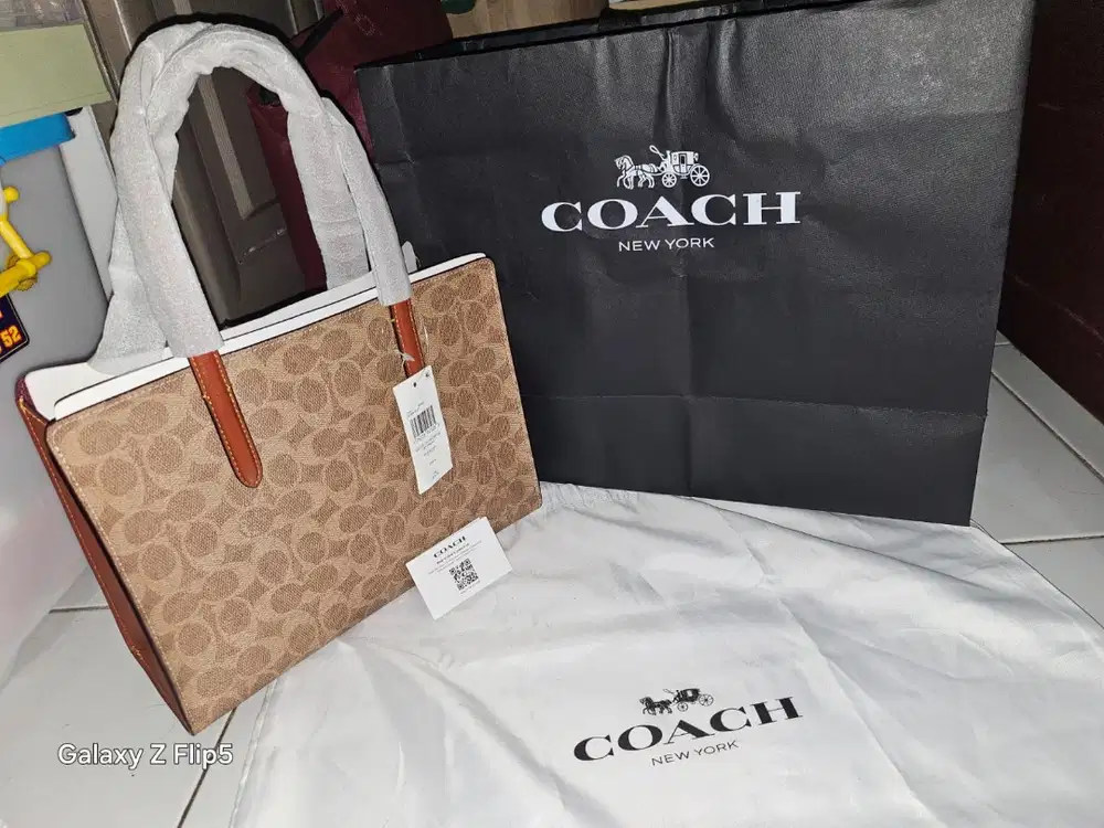 Coach Carter Carryall Size 28 Signature