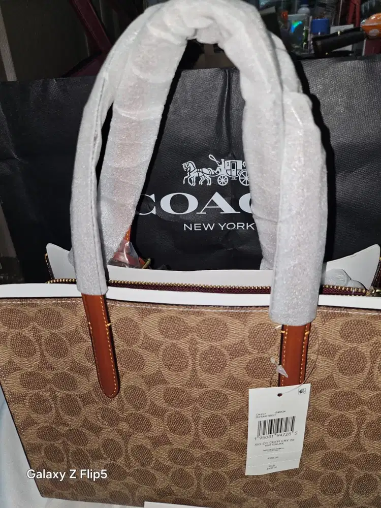 Coach Carter Carryall Size 28 Signature