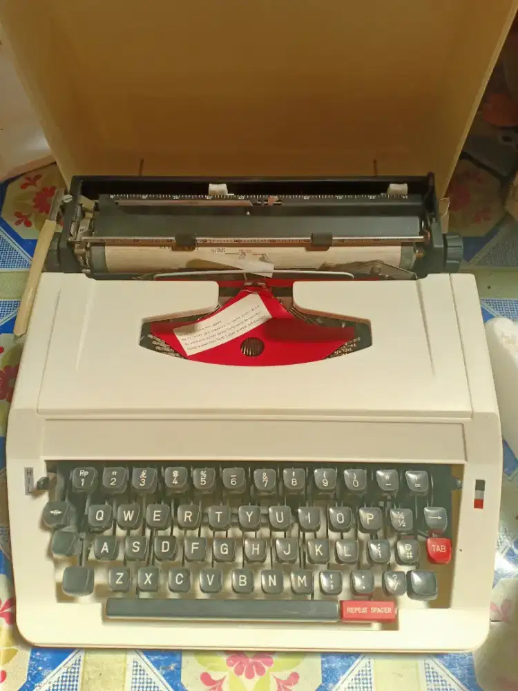 HANDA 9TR TYPEWRITER
