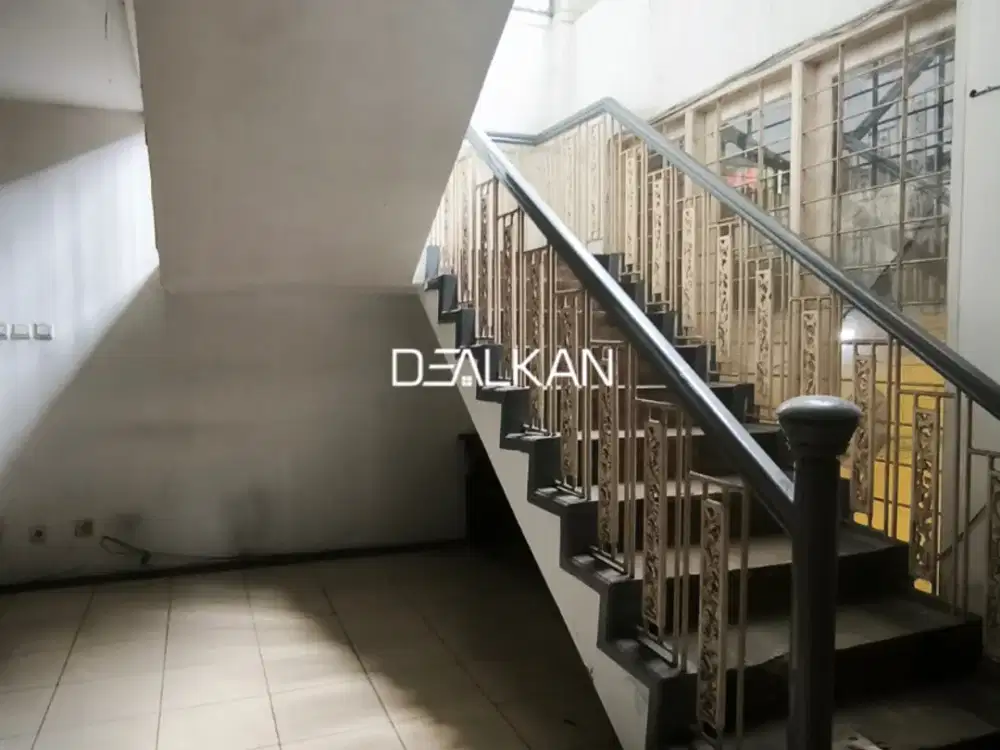 Dijual Ruko 4 Lantai Nol Jalan di Kertajaya