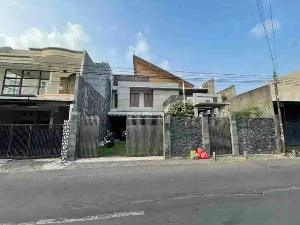 Rumah Mewah Pinggir Jalan Raya Karah