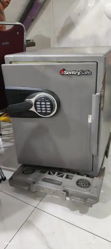 Brankas sentry safe