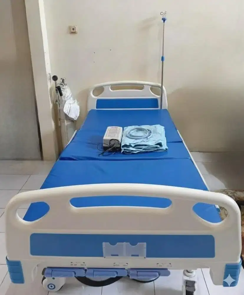 Tempat Tidur/Bed Ranjang Pasien Medis 3 Engkol/Crank Dengan Matrass