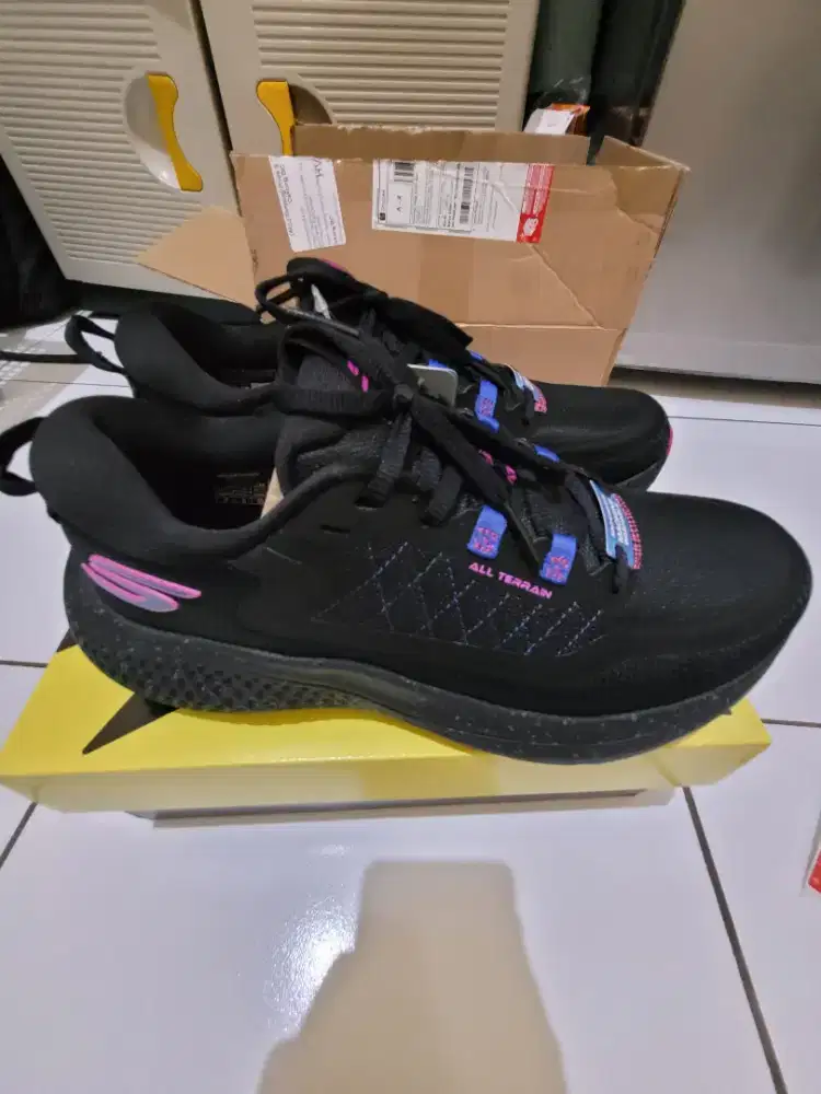 Sepatu sketcer Max Go size 38