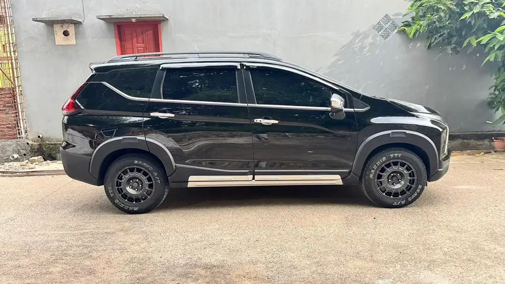 Xpander cross premium