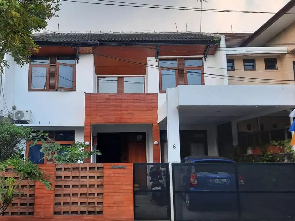 RUMAH SIAP HUNI 2 LANTAI DI KOMPLEK ANTAPANI