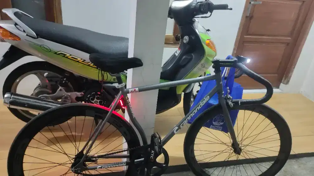 Fixie cannondale colour in abu abu hitam