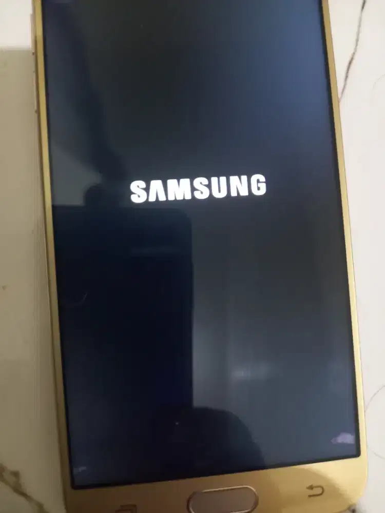 Samsung j5pro warna gold