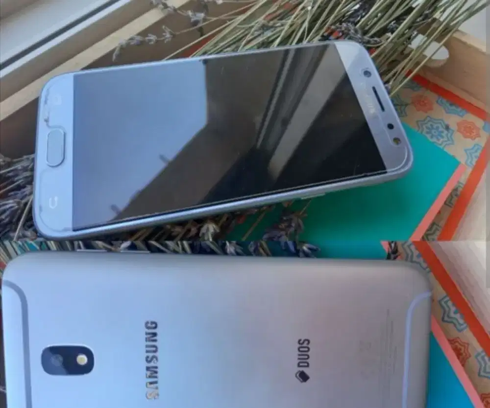 Samsung j5pro warna biru