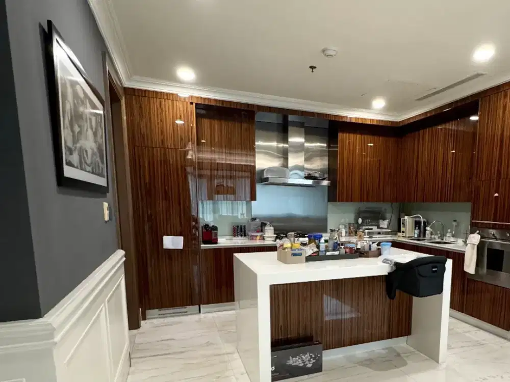 dijual apartemen Botanica 3 kamar tidur luas 228 m2 full furnish lantai rendah lokasi strategis dekat permata hijau senayan Sudirman dan pondok indah simprug di Botanica apartment Jakarta selatan