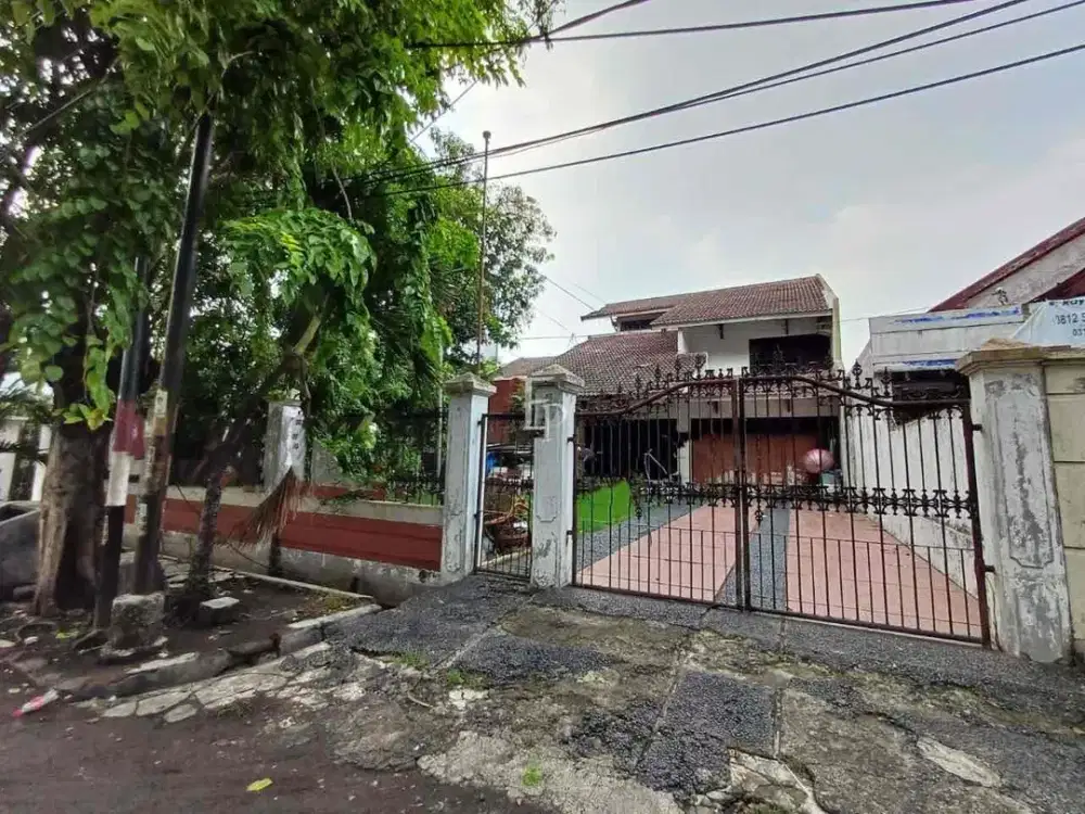 Area Komersial! DiJual Rumah 2 Lantai Raya Tenggilis