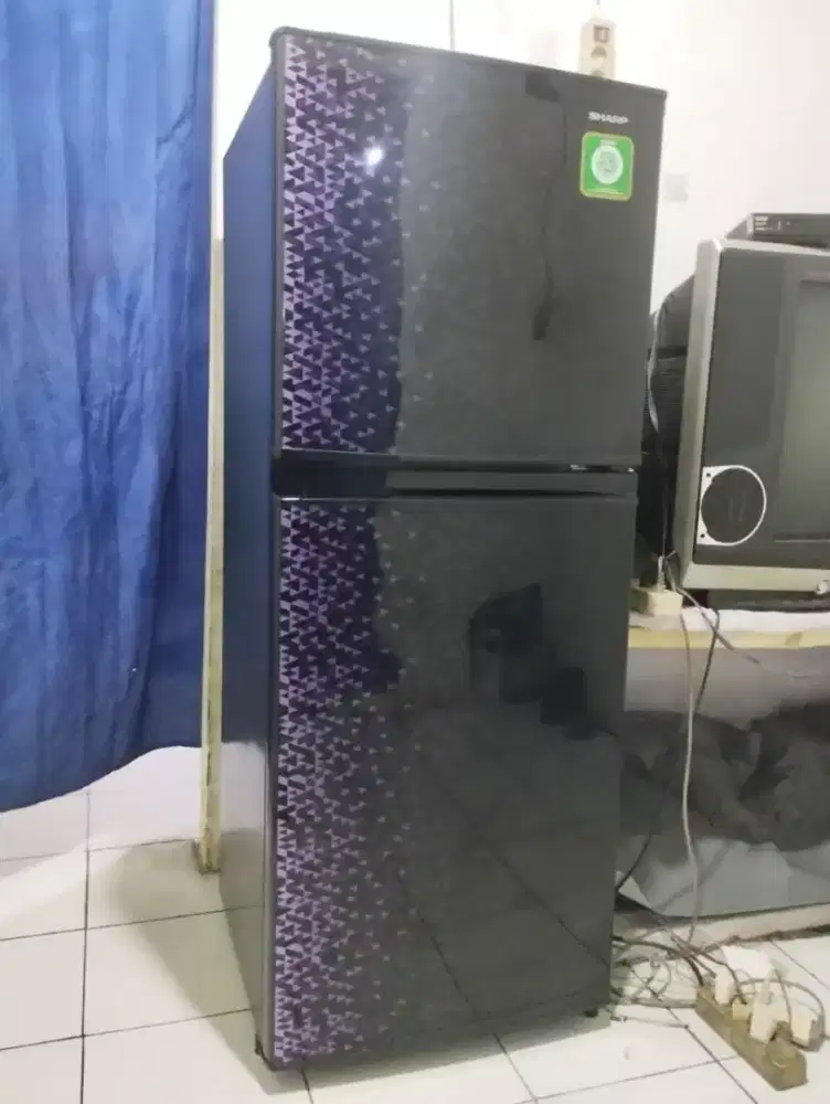 Di jual kulkas Sharp 2 pintu