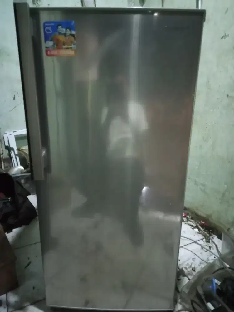 Kulkas 1pintu merk sharp ORI blm diservic