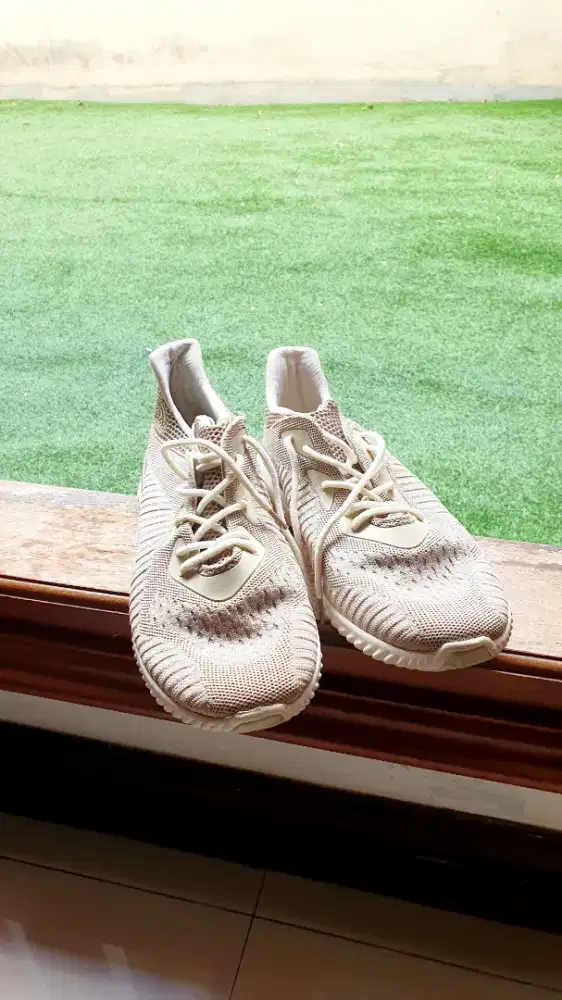 Sepatu lari kondisi 98%