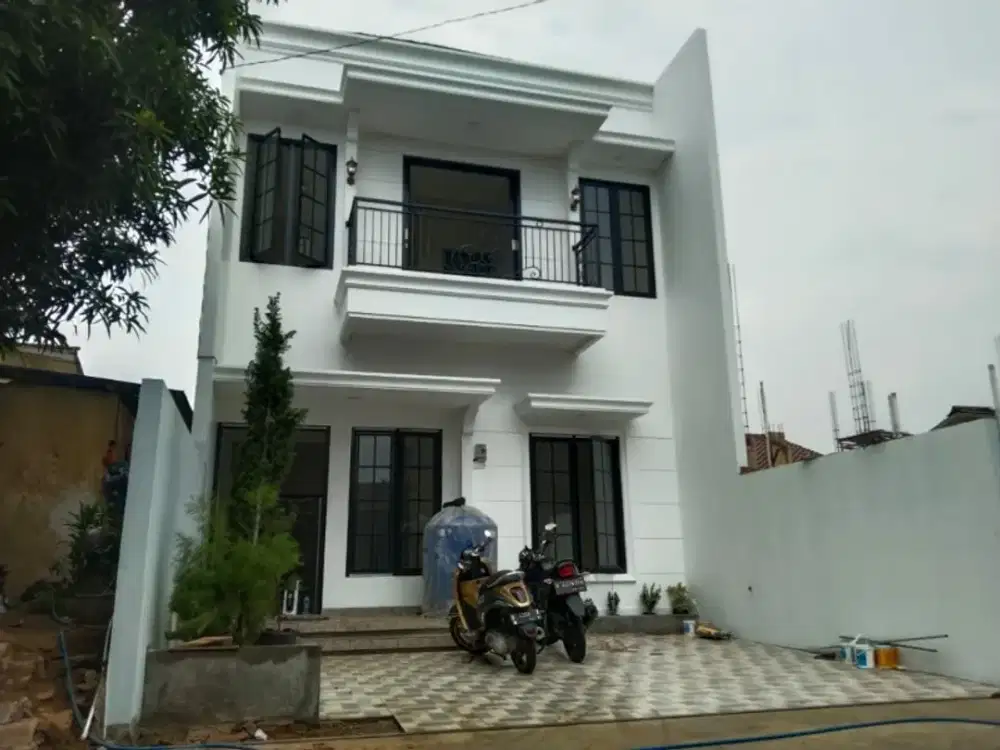 Rumah 2 Lantai di Jati Asih, Bekasi, Carport 2 Mobil